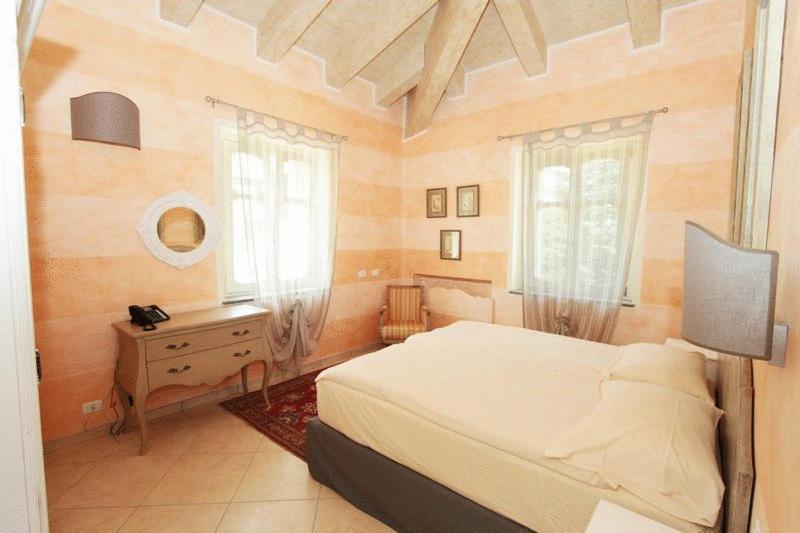 Villa Morneto Vignale Monferrato ภายนอก รูปภาพ